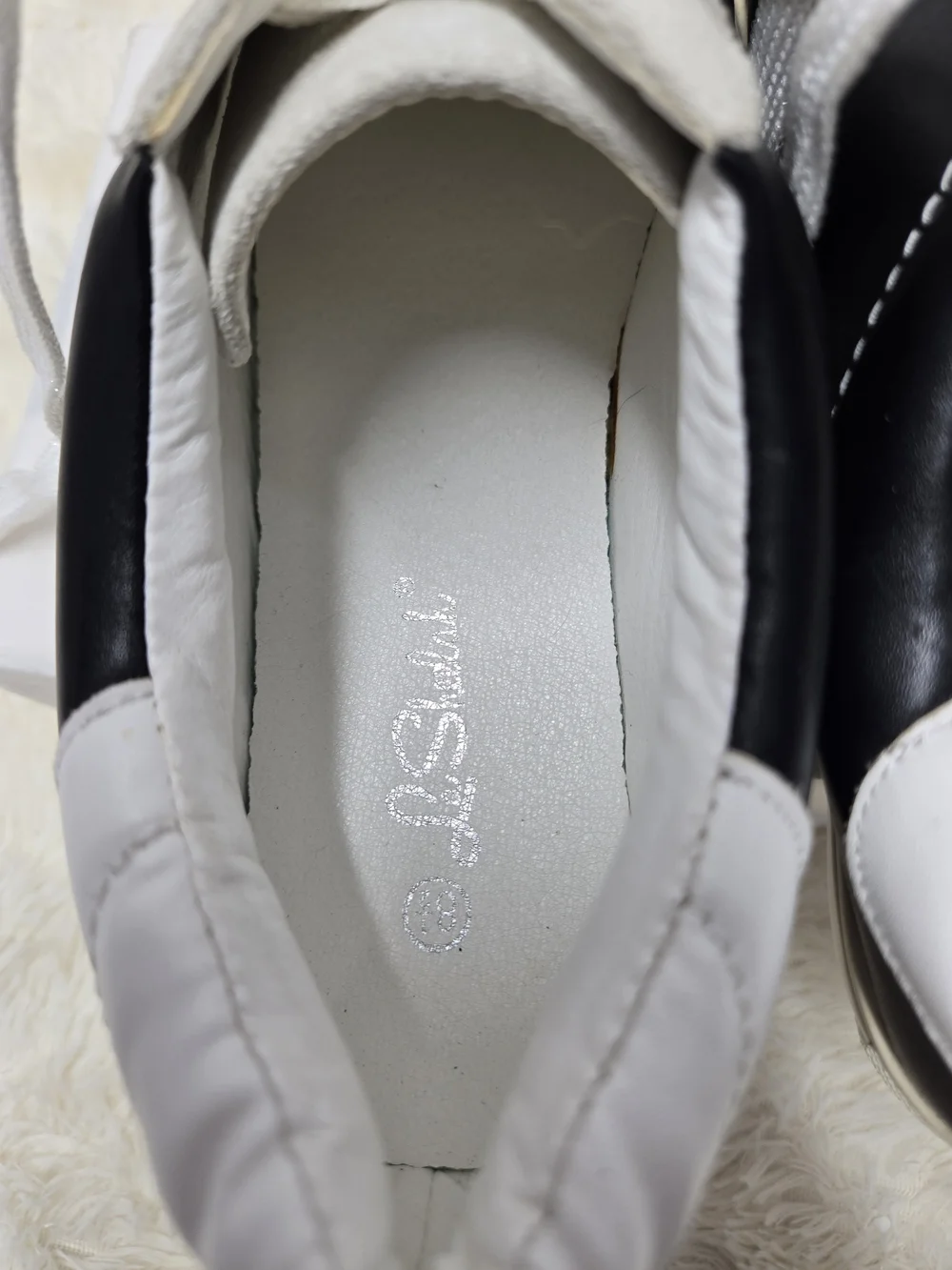 La Sheelah Women's Black and White Grey Star low Top Lace Up Sneakers Size 8.5